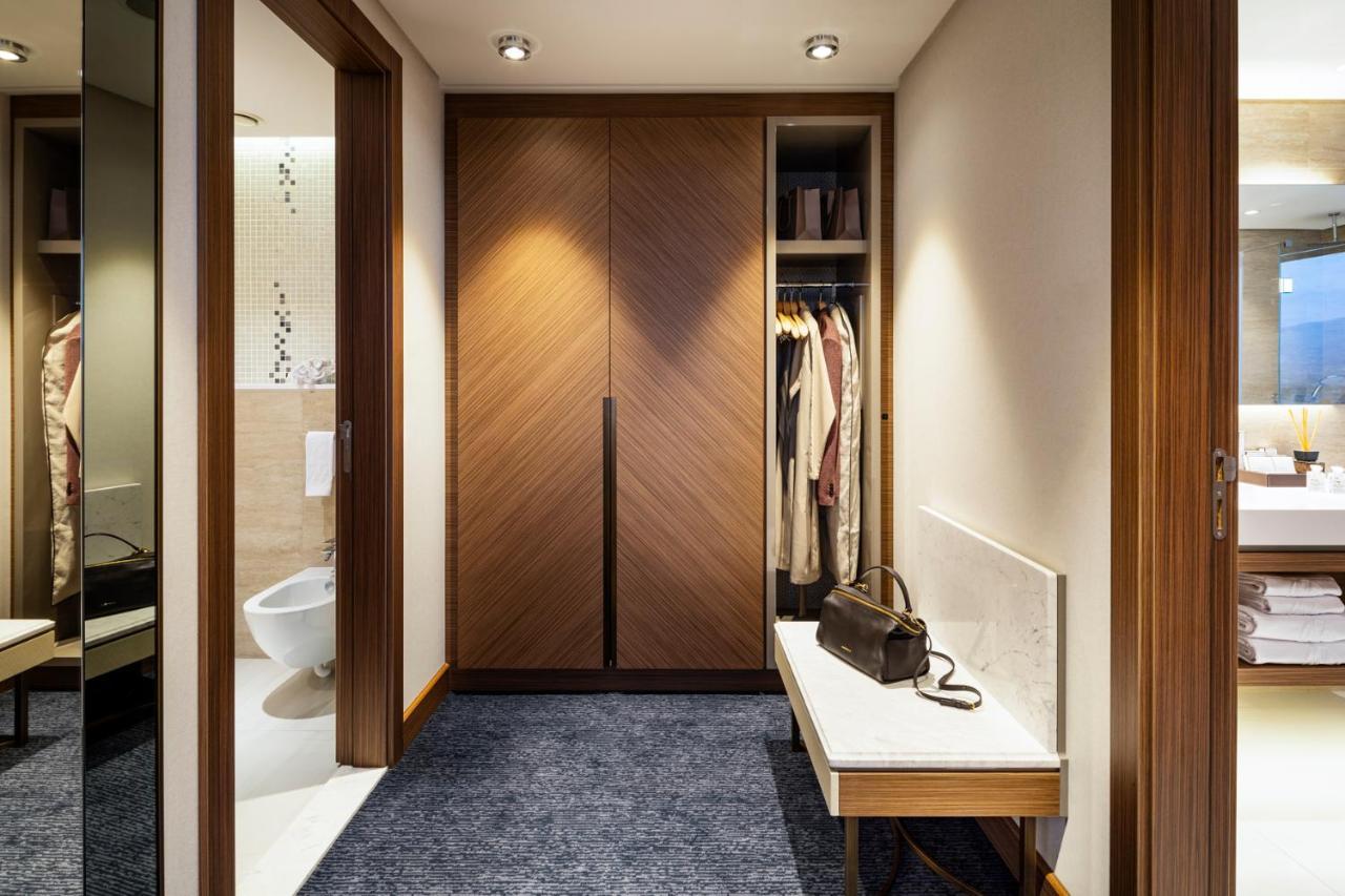 Grand Hotel Millennium Софія Екстер'єр фото A walk-in wardrobe
