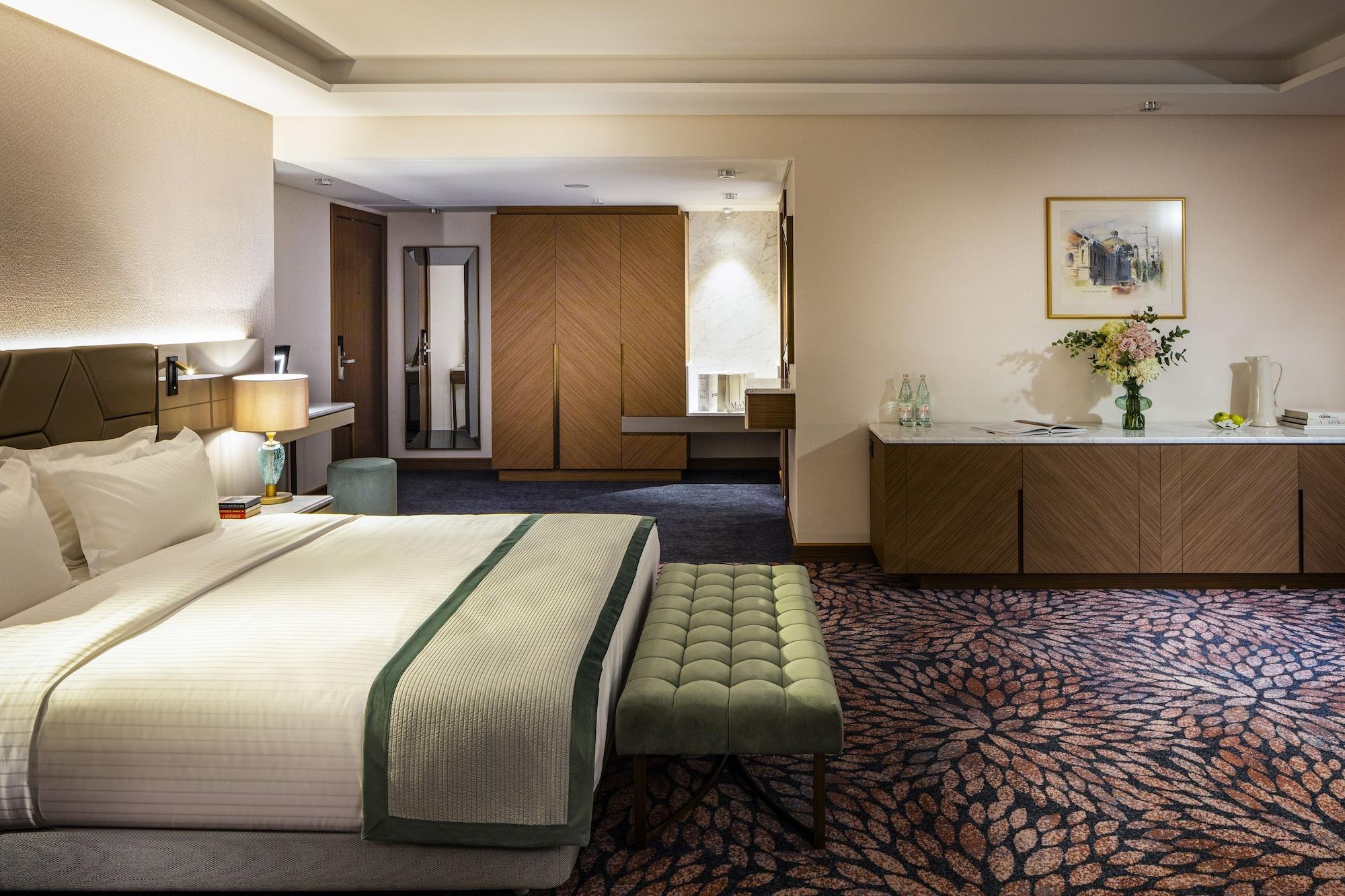 Grand Hotel Millennium Софія Екстер'єр фото A suite at the hotel