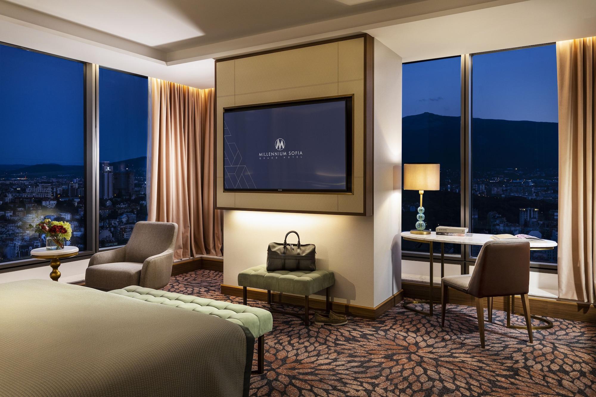 Grand Hotel Millennium Софія Екстер'єр фото A suite at the hotel