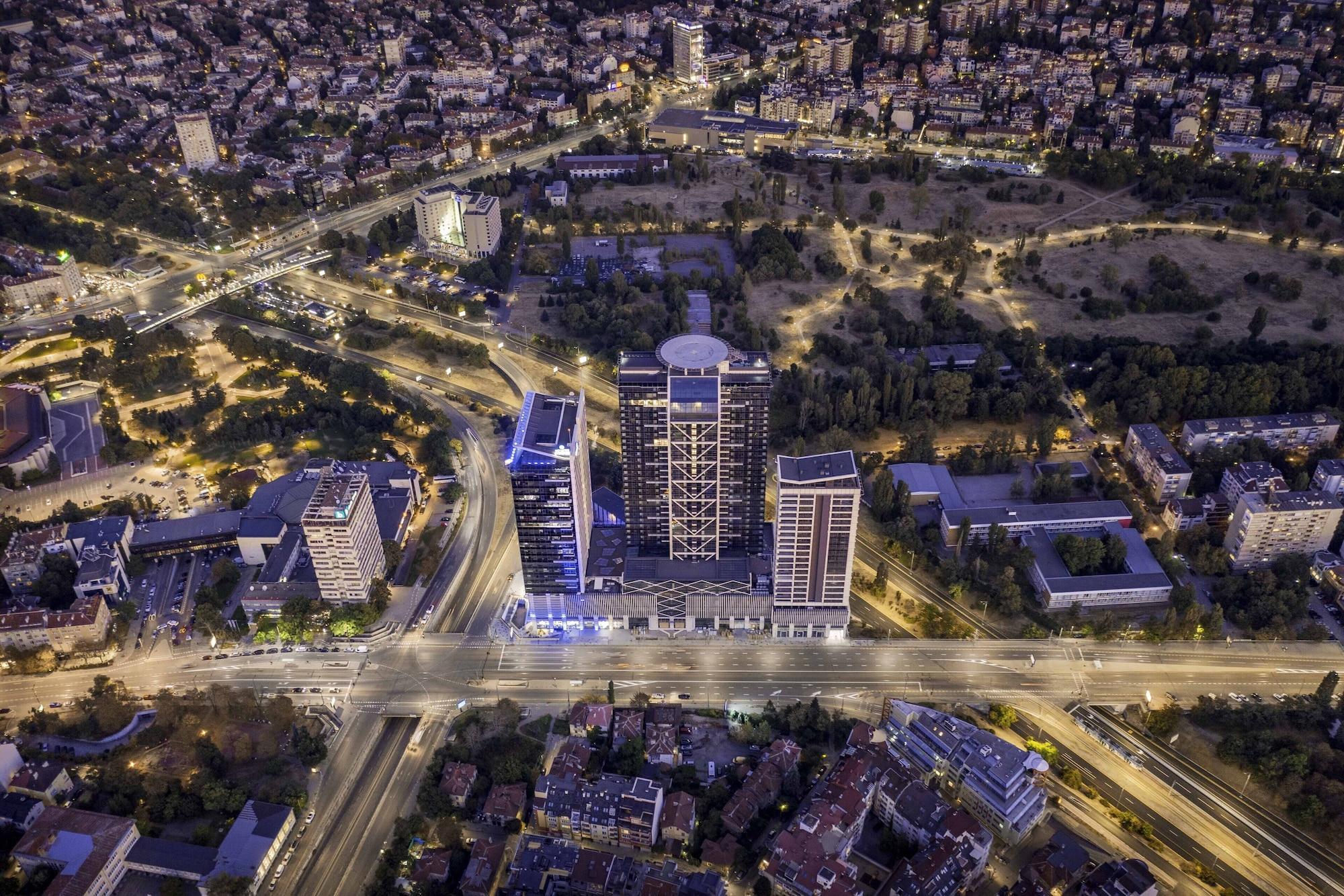 Grand Hotel Millennium Софія Екстер'єр фото The complex at night